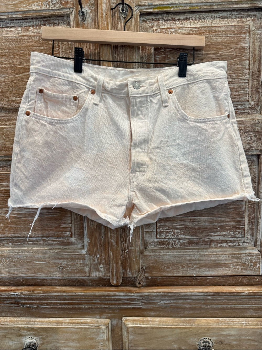 Levi's Cream and Peach Denim Summer Casual Cutoff Shorts Size 33